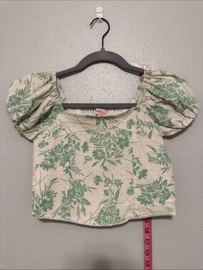 Floral Puff Sleeve Cropped Top in Cream and Sage Green